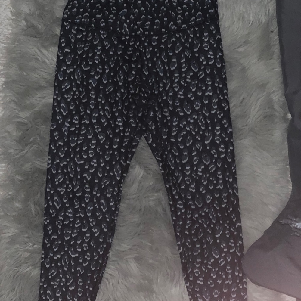 Leopard leggings by Old Navy